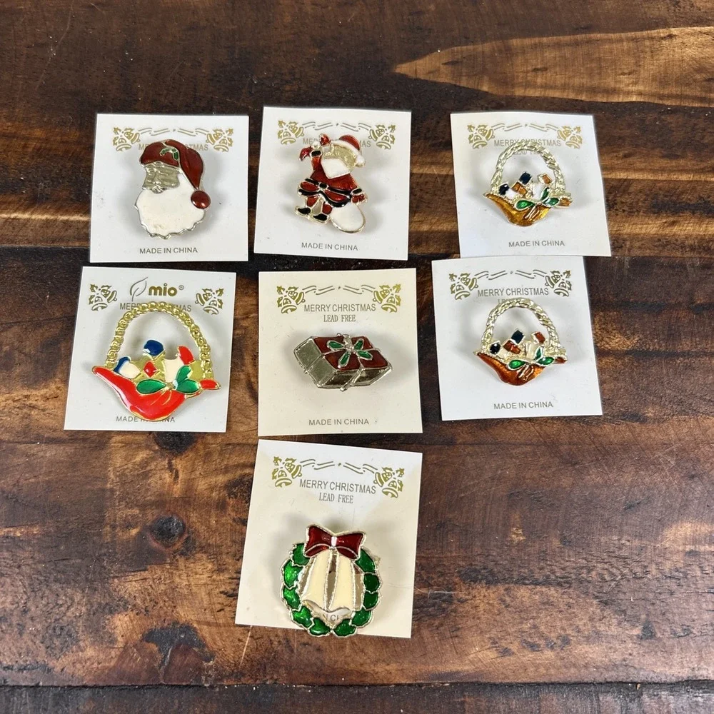 New LOT of 7 Christmas pins‎ Brooches - Santa WREATH Basket Present